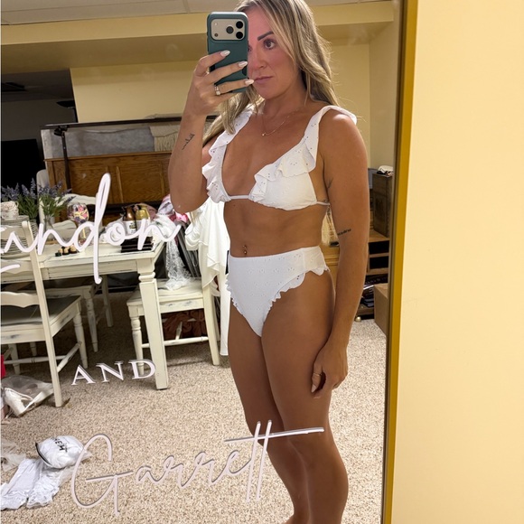 LuLus - White Ruffled Bikini Set - Picture 2 of 3